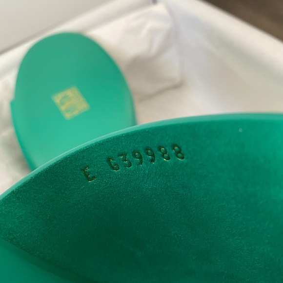 2023 CHANEL CHA NEL LOGO GREEN LEATHER FLAT SHOES SLIDES MULES 37.5 - Picture 6 of 16